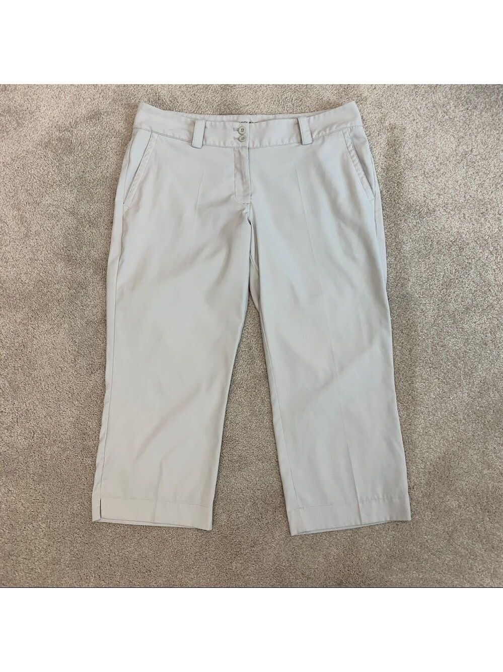 𝅺NIKE Golf beige capris Sz 12